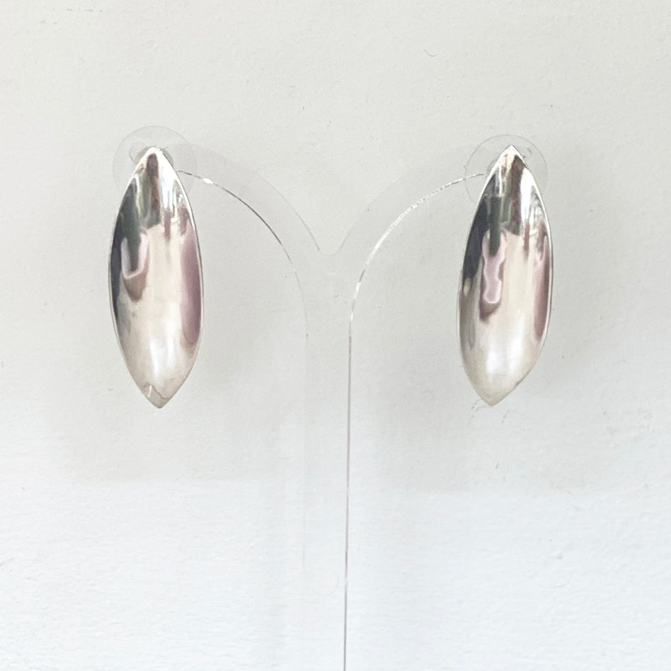 Eye-catching leaf shaped drop earrings in Silver by Irish Silversmith Kevin O’Dwyer
