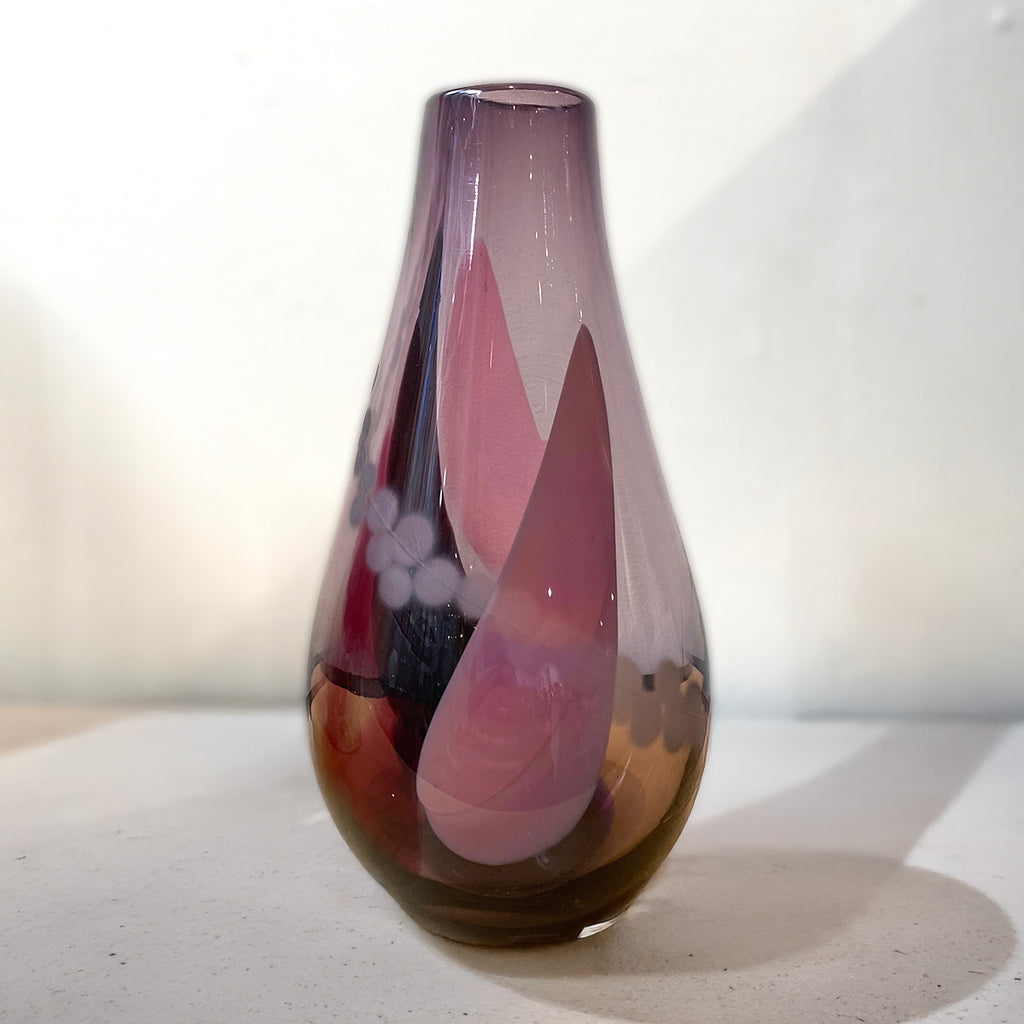 Pebble Vase with contrasting purple and pink tones crafted from blown glass by Jane Charles