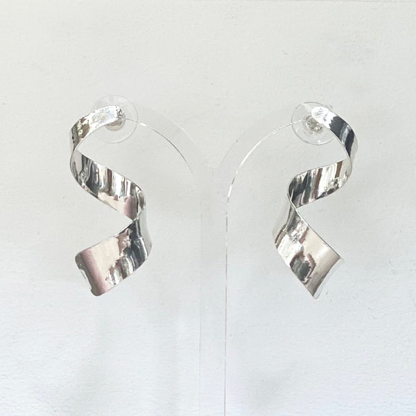 pair of twisted sterling silver drop earrings by Irish Silversmith Kevin O’Dwyer shown on a stand in Bluecoat Display Centre